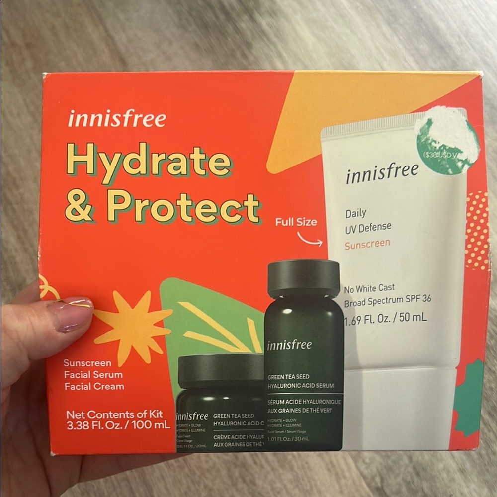 Innisfree Hydrate & Protect Skincare Set - Green and White